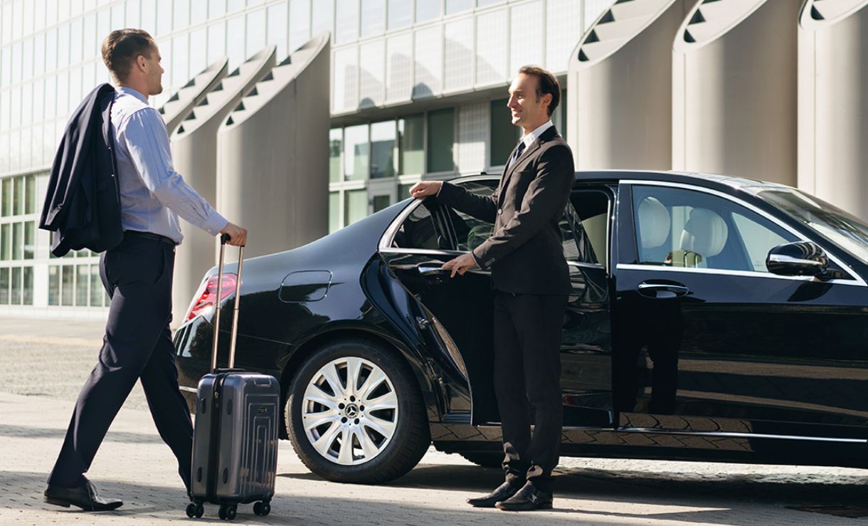 Should I Rent a Car at the Dubai Airport?