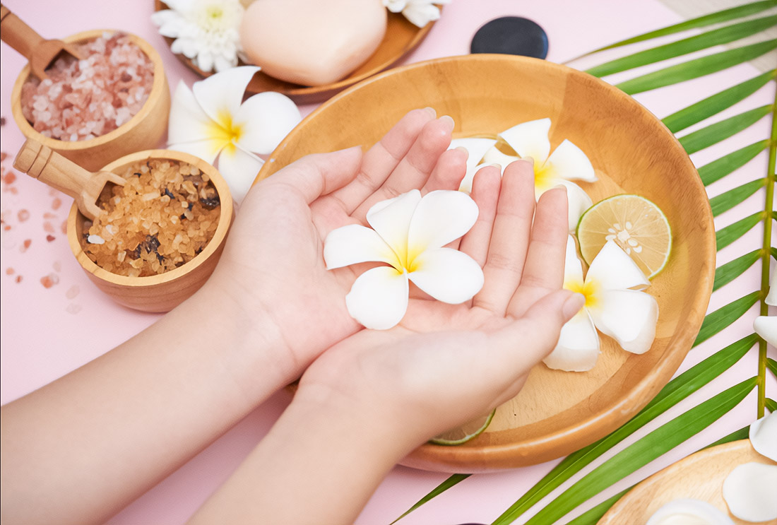 Postpartum Massage at Home: How it Helps Speed up Recovery